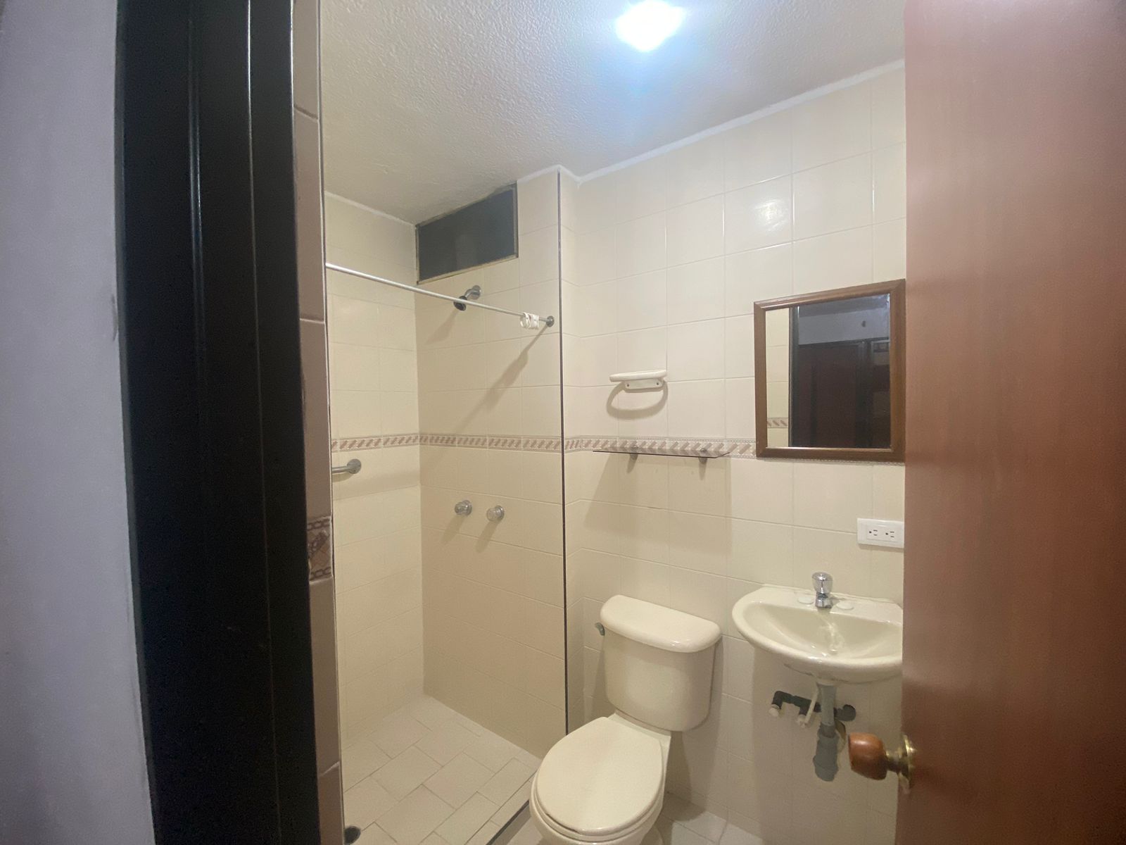 F-1N BAÑO