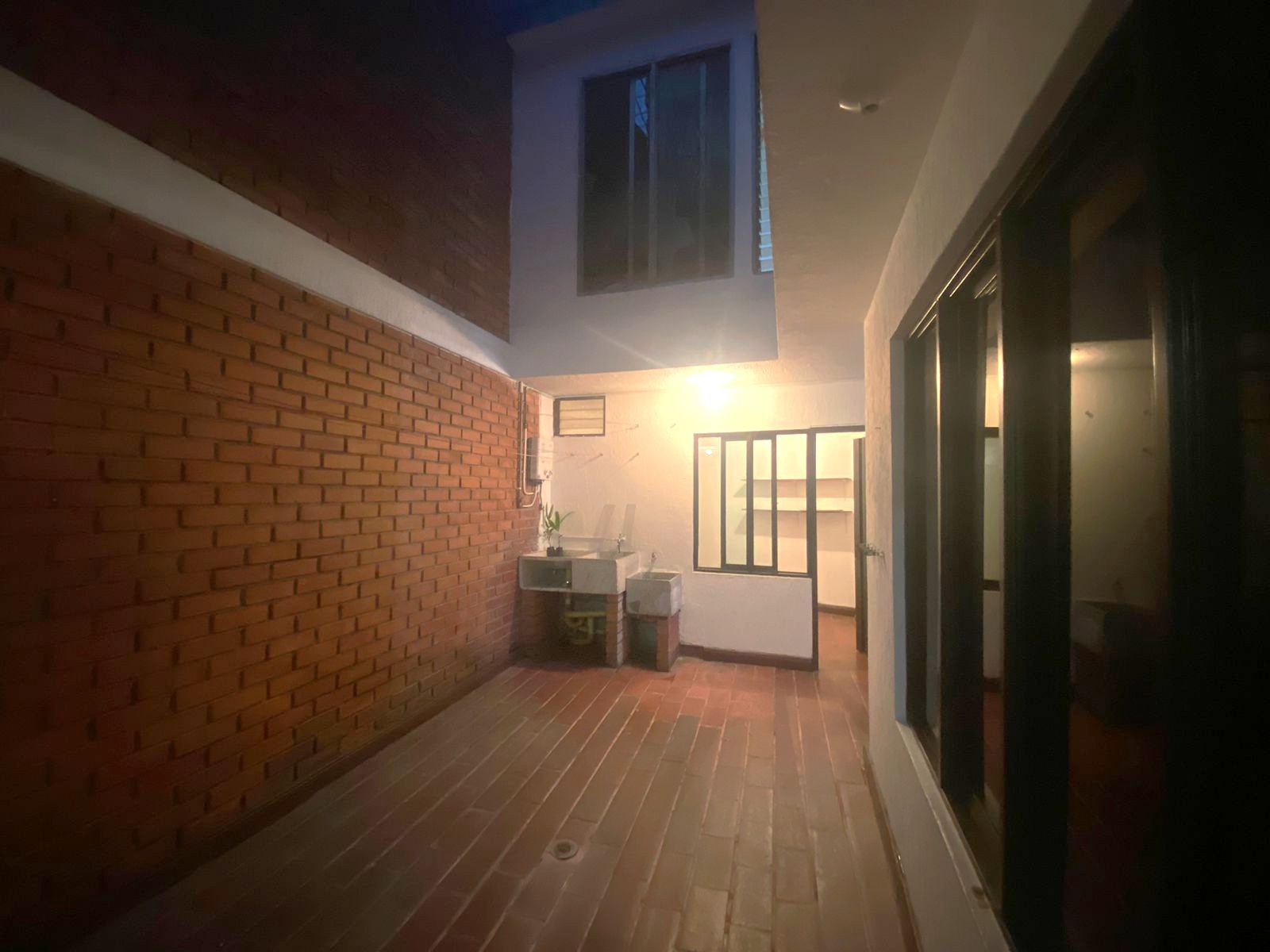 F-1N PATIO POSTERIOR