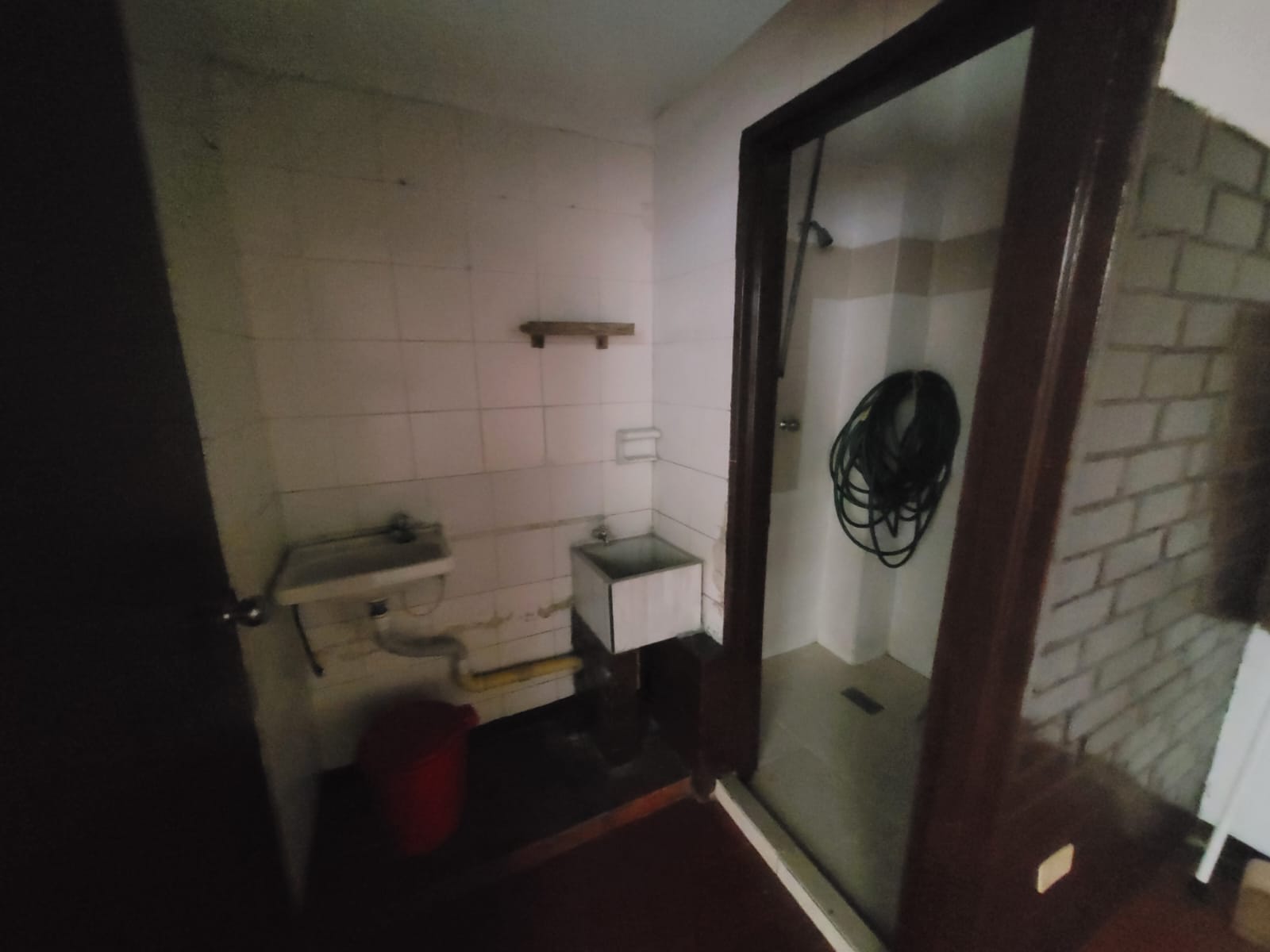 F-1N BAÑO Local Comercial Bodega