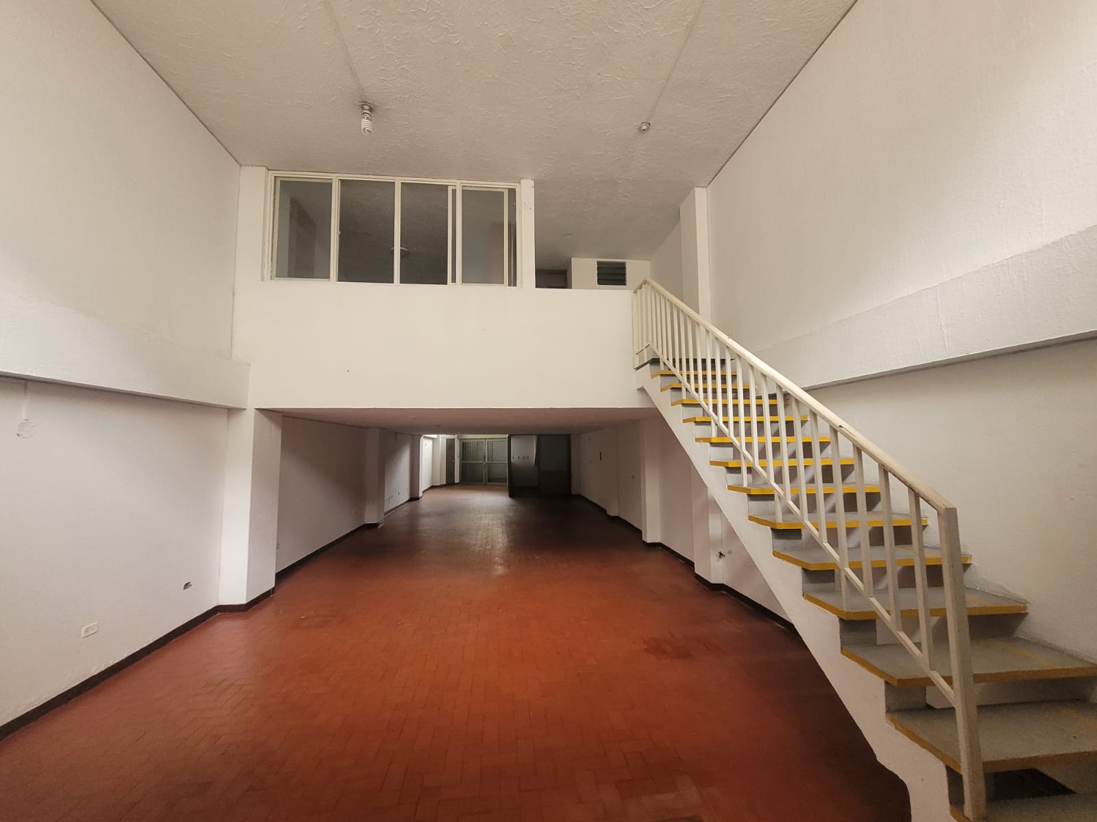 F-ACCESO 2N Local Comercial Bodega