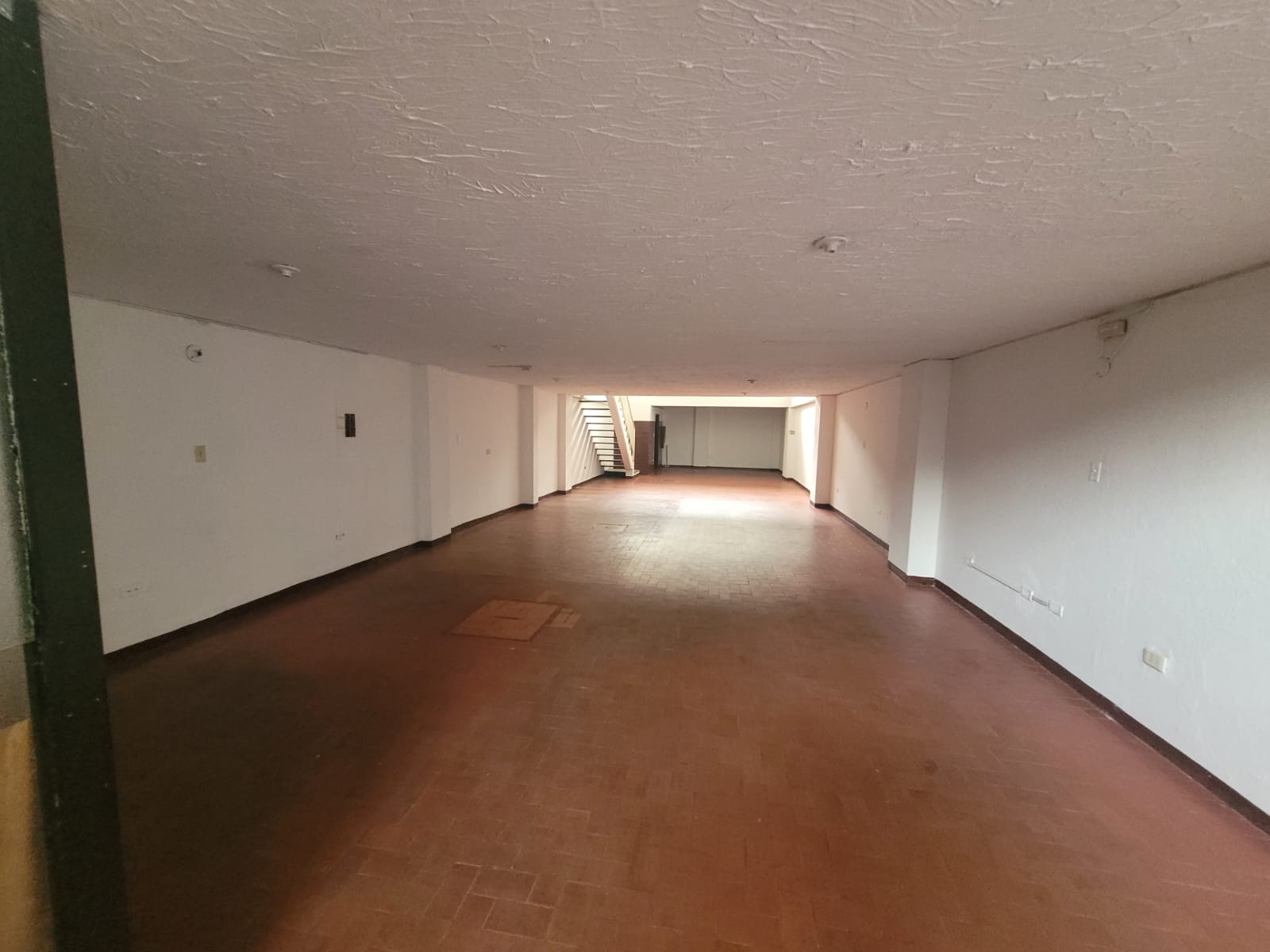 F-PRIMER NIVEL Local Comercial Bodega